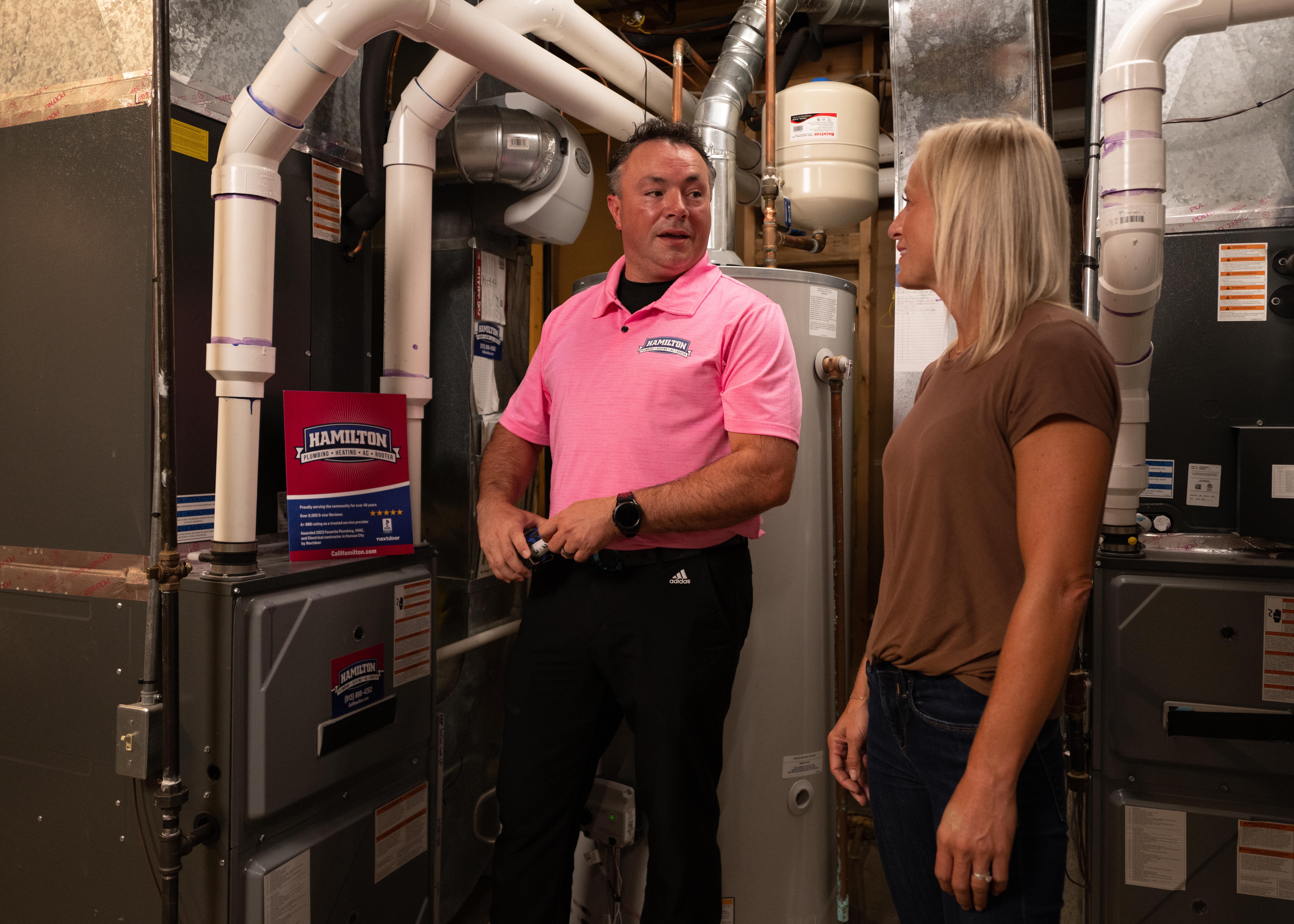 hamilton salesperson explaining humidifiers to customer